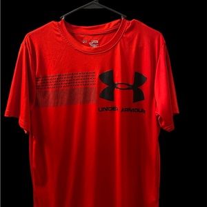 Men's red under armor tee shirt.